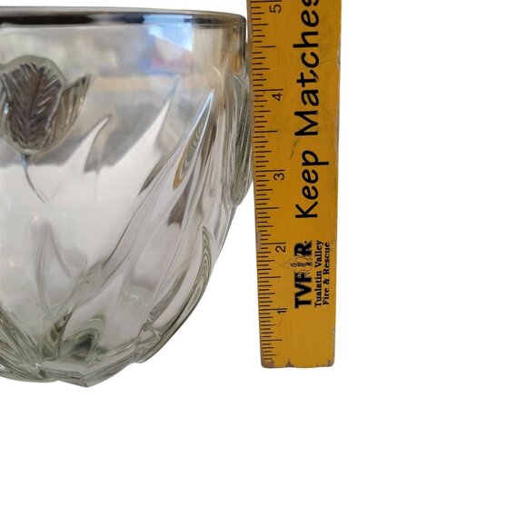 Vintage Style Pressed Glass Bowl with Raised Tulip Floral Design Clear Heavy Gla - Picture 5 of 6